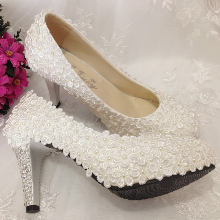 Tendência de Sapatos de Noiva com Strass e Flores – Dicas e Fotos.