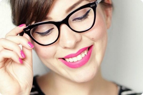 Maquiagem Para Mulheres Que Usam Óculos – Dicas e Vídeo
