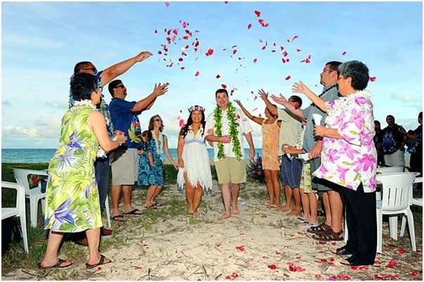 casamento-estilo-havaiano-noivos