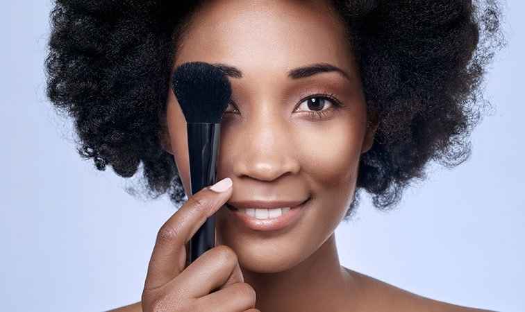 Contornar e Iluminar Peles Negras - Dicas de Como Maquiar