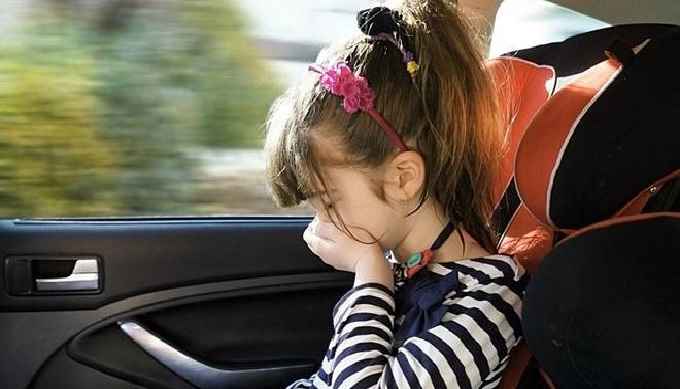 Enjoo de Criança No Carro – Como Evitar
