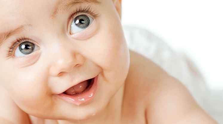 Bebê de Olhos Tortos e Estrabismo – Causas