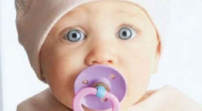 Bebê de Olhos Tortos e Estrabismo – Causas
